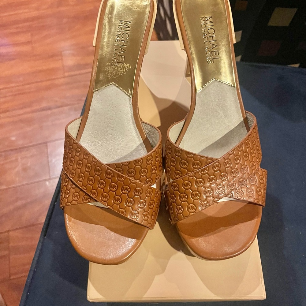 Michael Kors clogs with wooden 2” heel - Picture 3 of 4